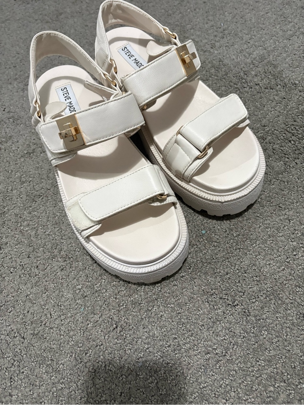 Steve Madden White Platform sandals 6.5